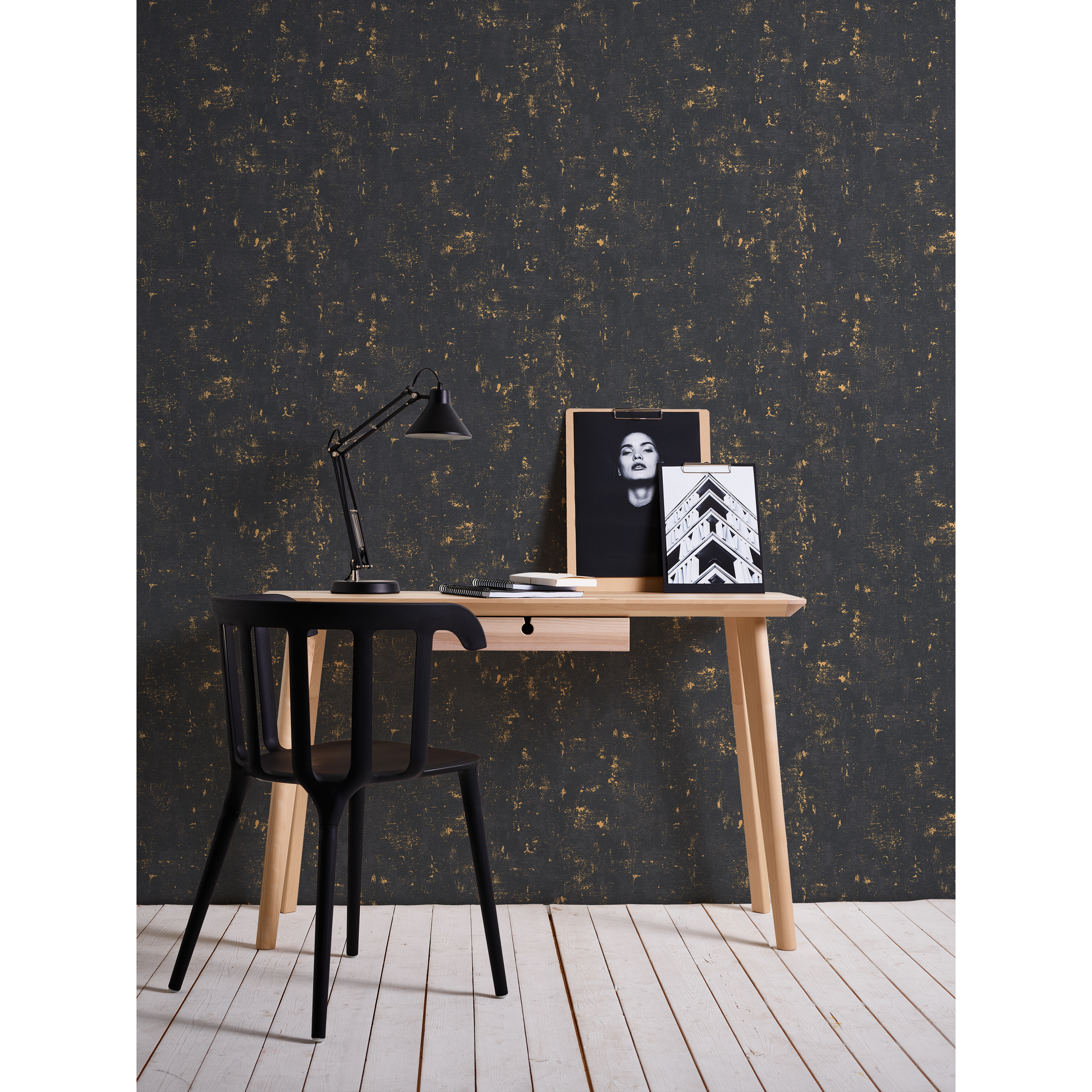 Vliestapete 'Trendwall' Metallic-Effekt used schwarz/goldfarben 0,53 x 10,05 m