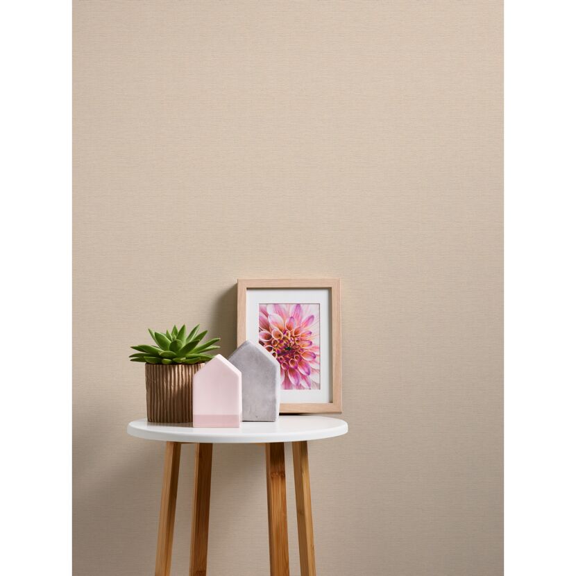 Beige Vliestapete "Pint Walls Uni Leinen" mit Deko