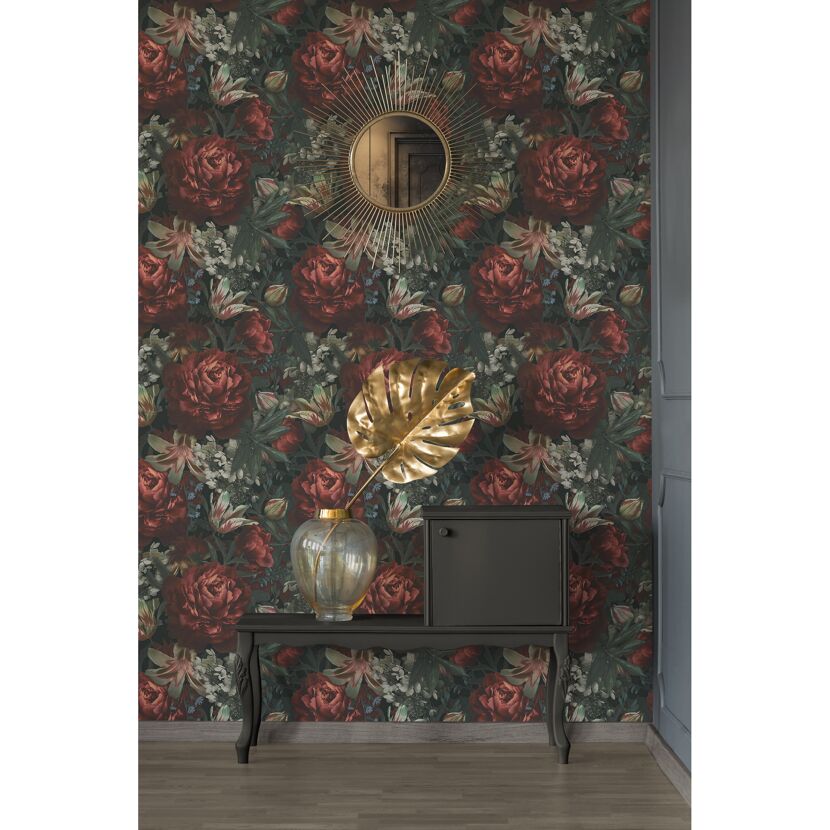Wand mit Blumentapete und dunklem Konsolentisch