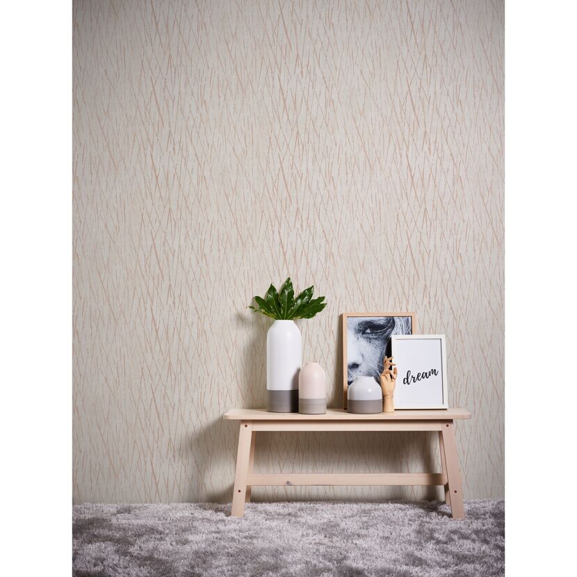Vliestapete Hygge 2 Streifen in Beige an der Wand