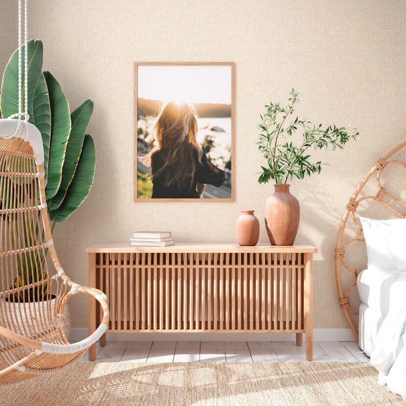 Wohnzimmer mit beigefarbener Vliestapete Hygge 2