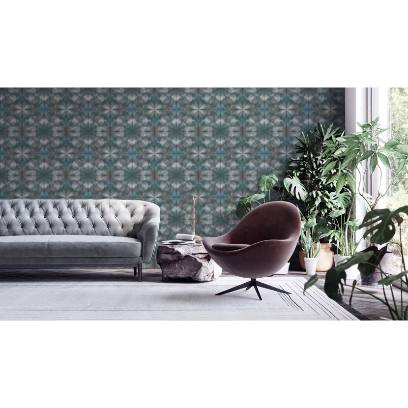 Wohnzimmer mit blauer gemusterter Tapete