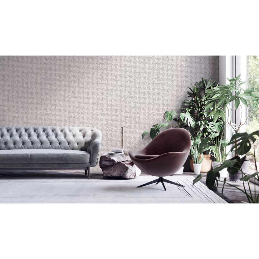 Wohnzimmer mit gemusterter Tapete und Pflanzen