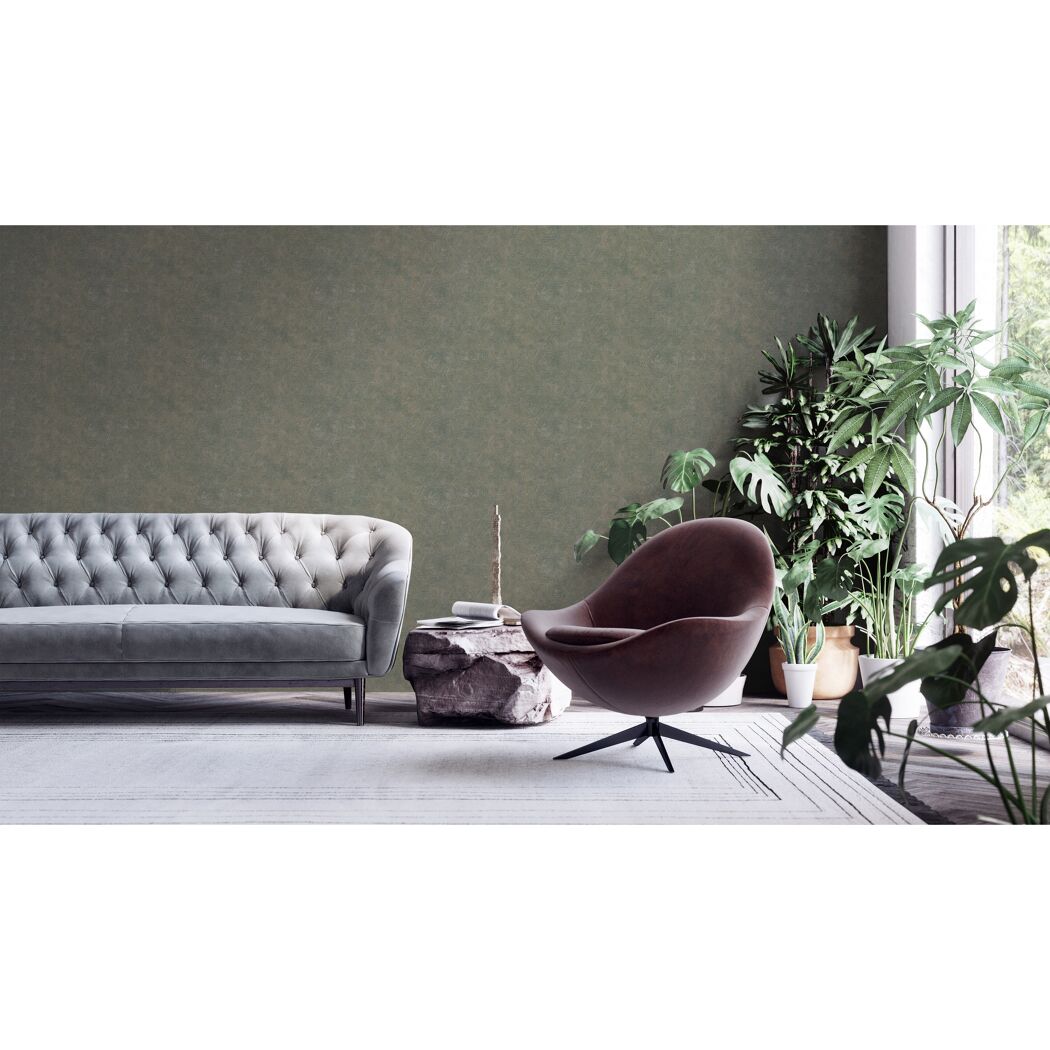 Wohnzimmer mit grüner Tapete, Sofa und Sessel