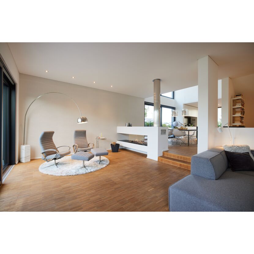 Modernes Wohnzimmer mit Kamin