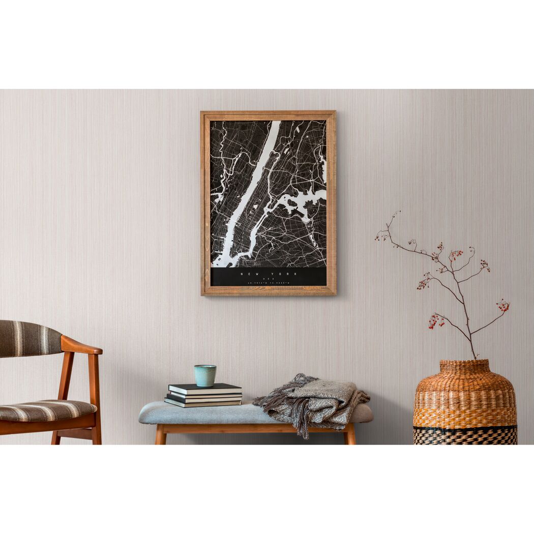 Gerahmte Karte von New York an der Wand