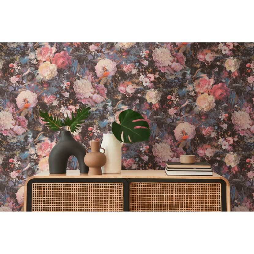 Vintage-Blumentapete an der Wand