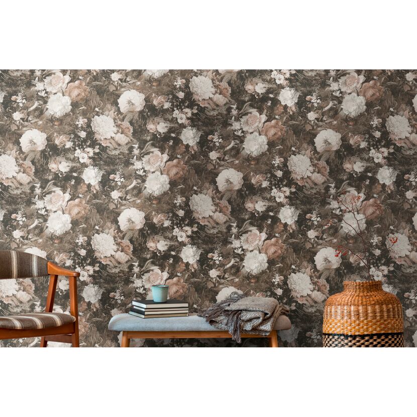 Wohnzimmer mit Vintage-Blumentapete in Braun und Rosa