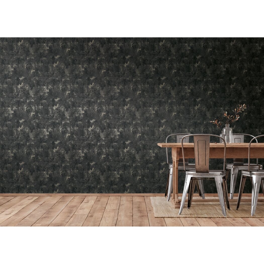 Esszimmer mit schwarz-goldener Vliestapete The BoS Betonwand
