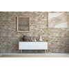 Wohnzimmer mit Ziegelwand und weißem Sideboard