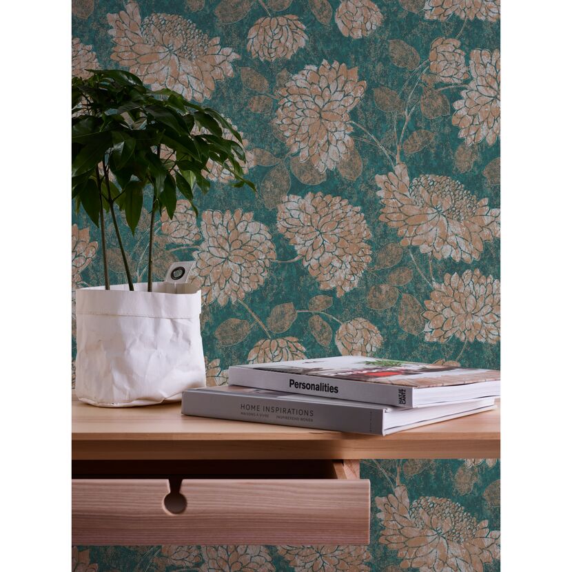 Tapete mit Blüten in Beige auf Petrolfarbenem Grund