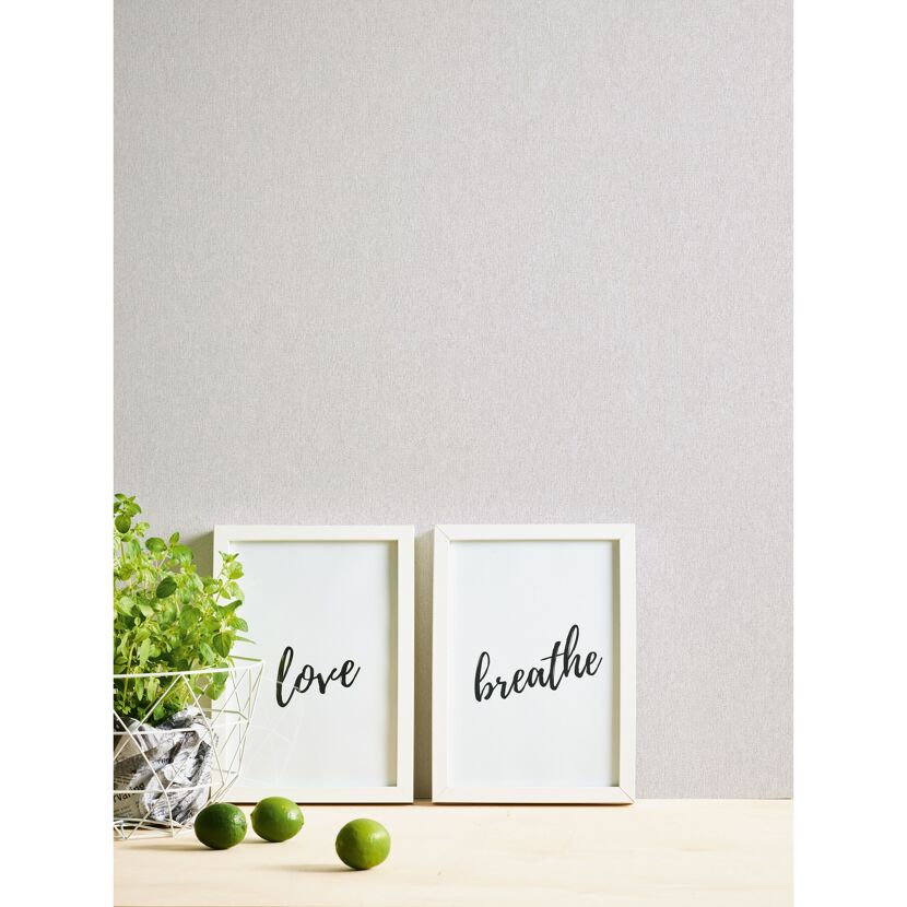 Zwei Bilderrahmen mit den Worten Liebe und Atmen
