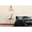 Schlafzimmer mit cremefarbener Vliestapete