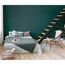 Schlafzimmer mit petrolfarbener Wand und Holztreppe