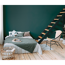 Schlafzimmer mit petrolfarbener Wand und Holztreppe