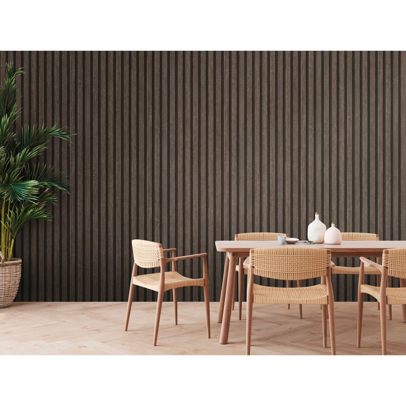 Esszimmer mit brauner Wandverkleidung