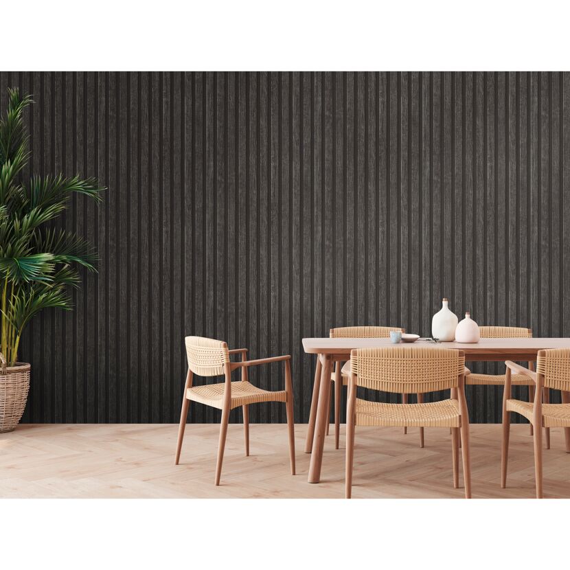 Schwarze Wandverkleidung aus Holz