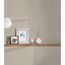 Beige Vliestapete an der Wand