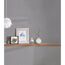 Graue Vliestapete an der Wand