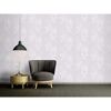 Zimmer mit Farn-Vliestapete an der Wand