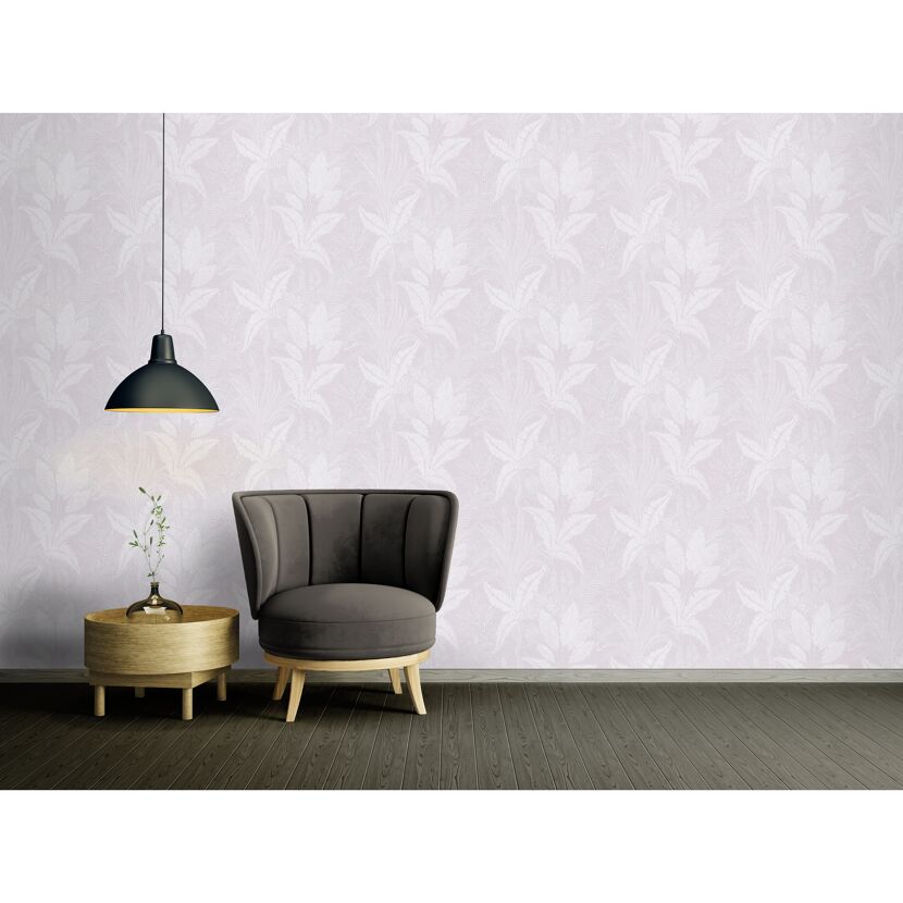 Zimmer mit Farn-Vliestapete an der Wand