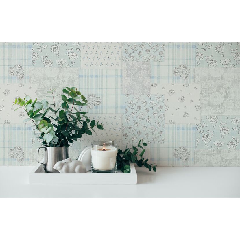 Blaue Patchworktapete mit Blumenmuster