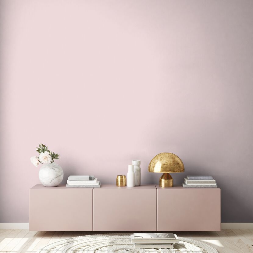Rosa Sideboard mit Dekoelementen