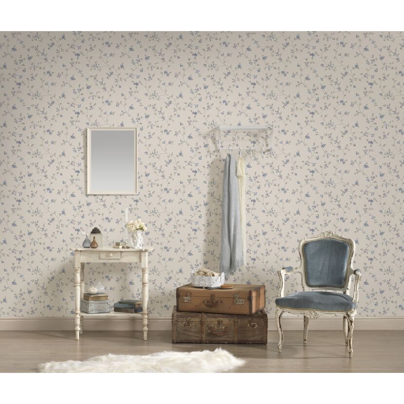 Tapete mit Blumenmuster an der Wand
