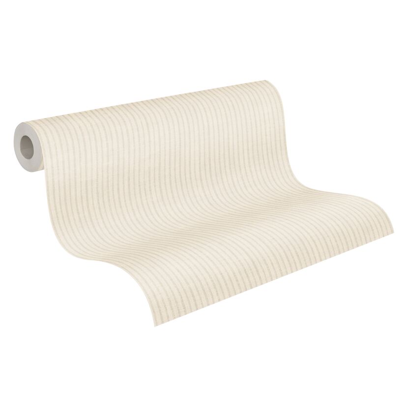 Beige Tapete mit feinen Streifen aufgerollt