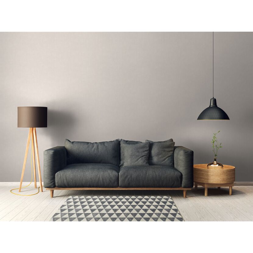 Wohnzimmer mit beiger Vliestapete
