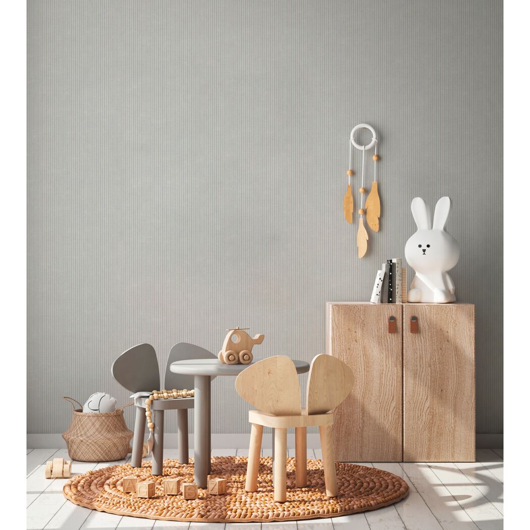 Kinderzimmer mit Holzmöbeln