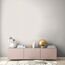 Rosa Sideboard mit Deko