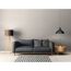 Schwarzes Sofa mit drei Kissen