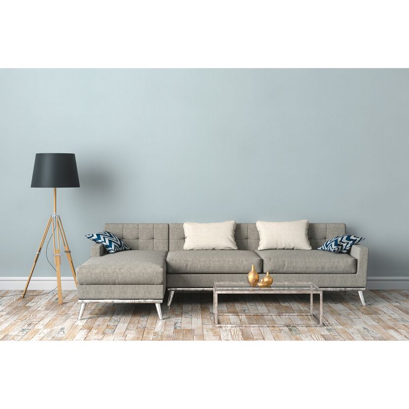 Graues Ecksofa mit Stehlampe