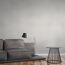 Sofa, Lampe und Beistelltisch