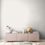 Rosa Sideboard mit Deko