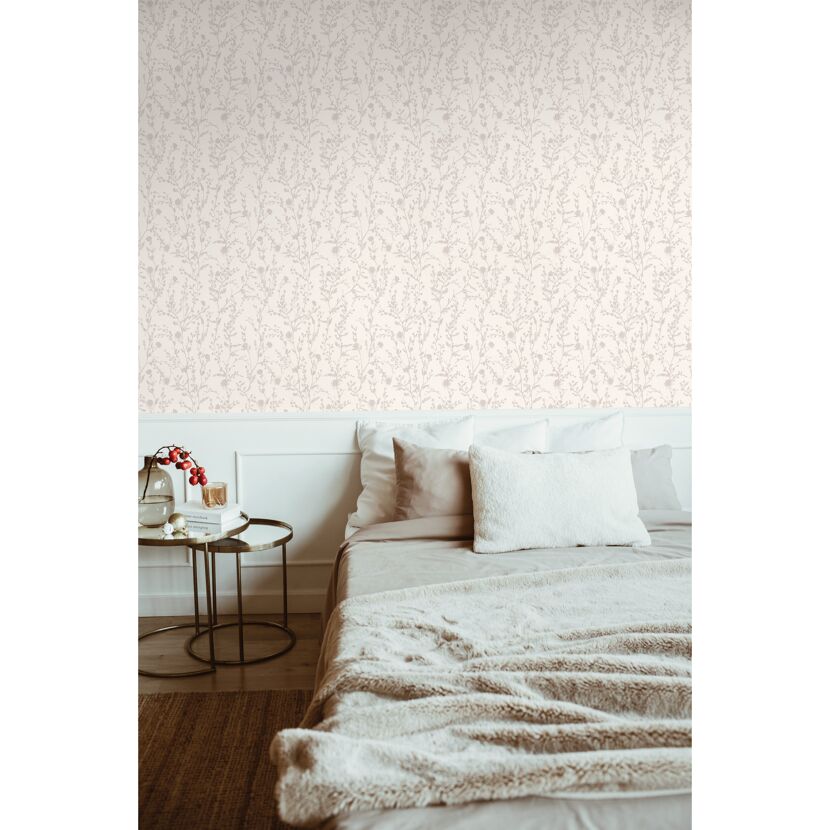 Schlafzimmer mit floraler Tapete