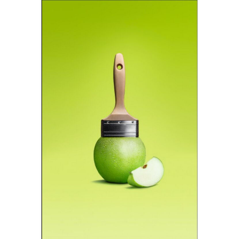 Apfel mit Pinsel und Apfelstück