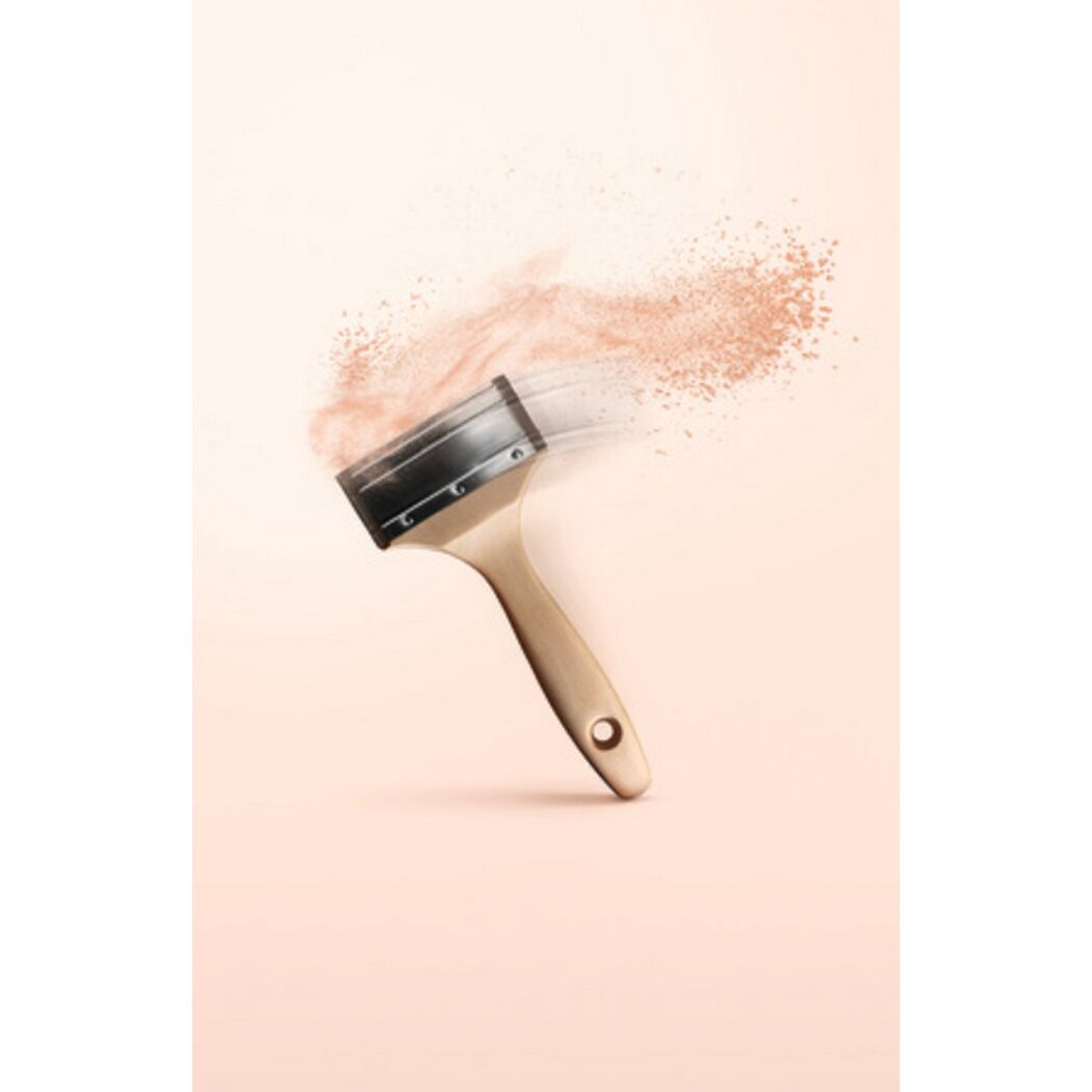 Pinsel streicht Trendfarbe Poudre