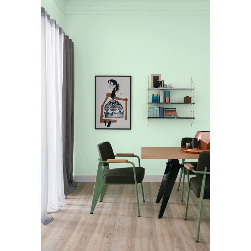 Esszimmer mit mintgrüner Wandfarbe "Macaron"