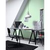 Modern eingerichtetes Arbeitszimmer in hellgrün