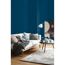 Wohnzimmer mit blauer Wand in der Farbe Riviera