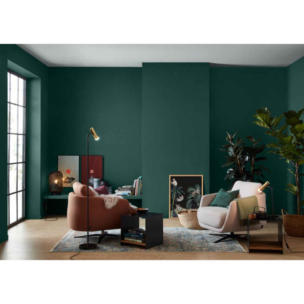 Wohnzimmer mit grüner Wandfarbe "Jungle"