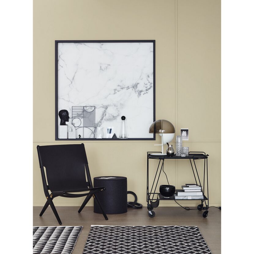 Wohnzimmer mit beiger Wand in der Farbe "Moon"