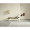 Flur mit Bank, Bambuslampe, Wandhaken und Teppich