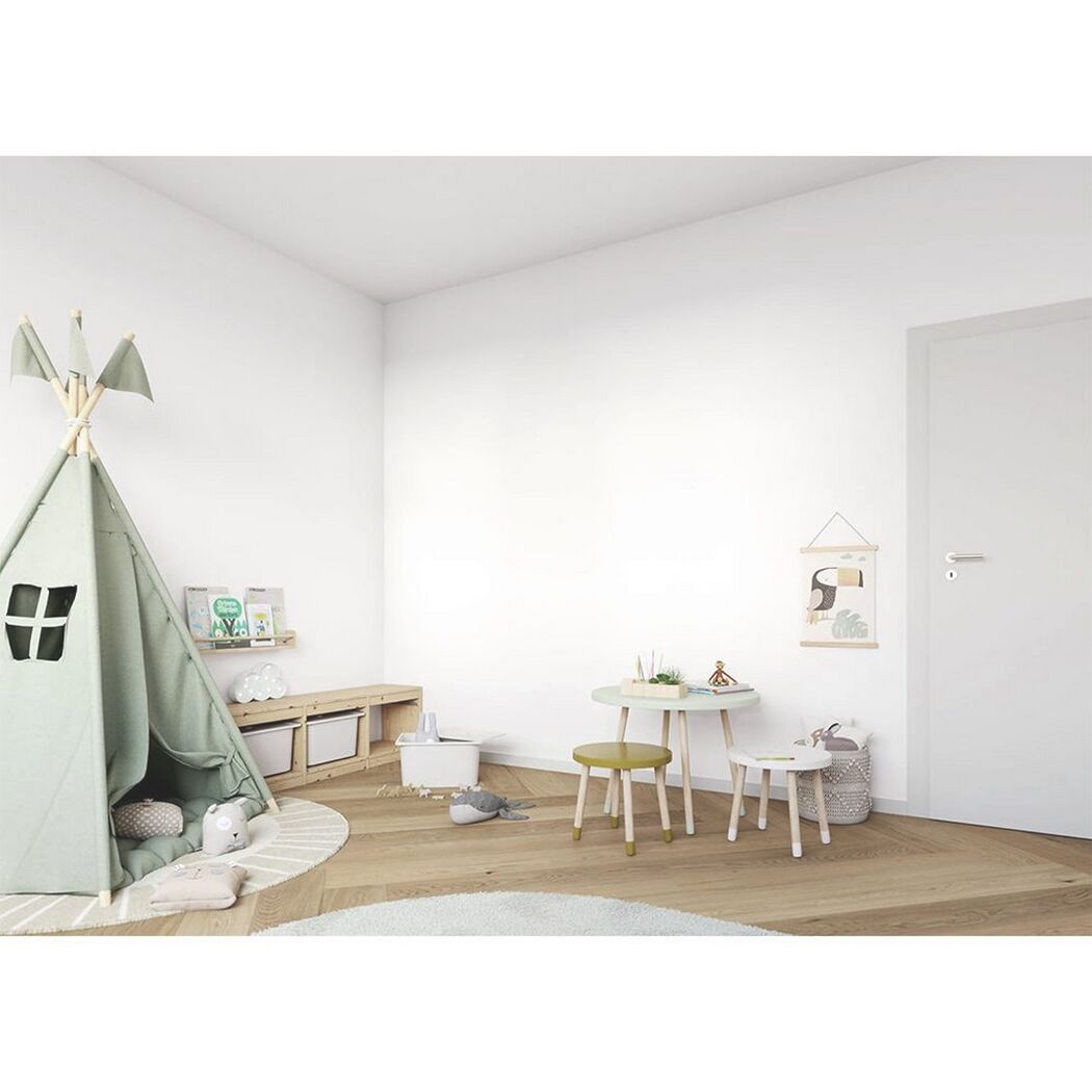 Kinderzimmer mit Tipi und Kindertisch