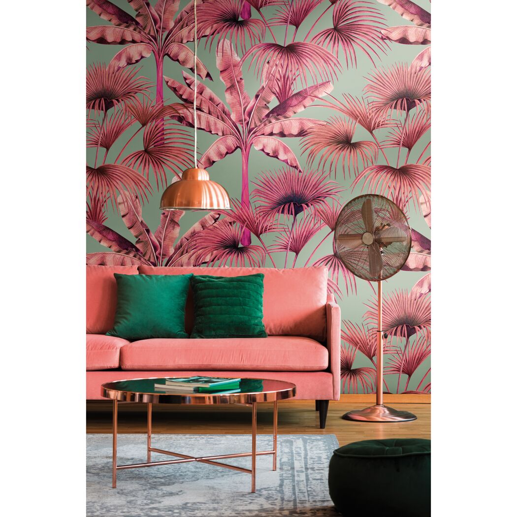 Wohnzimmer mit Palmentapete und Ventilator