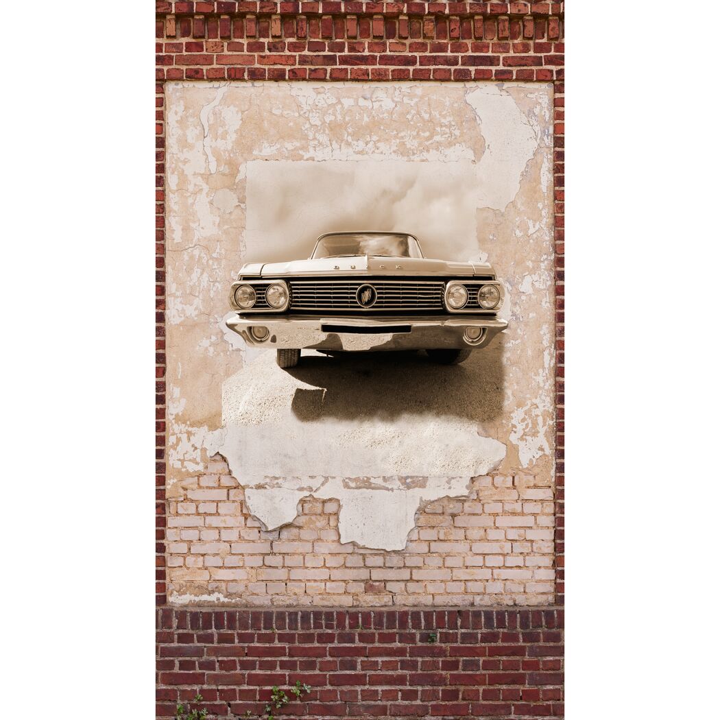 Alter Buick vor Backsteinwand