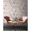 Gedeckter Tisch vor geometrisch gemusterter Wand