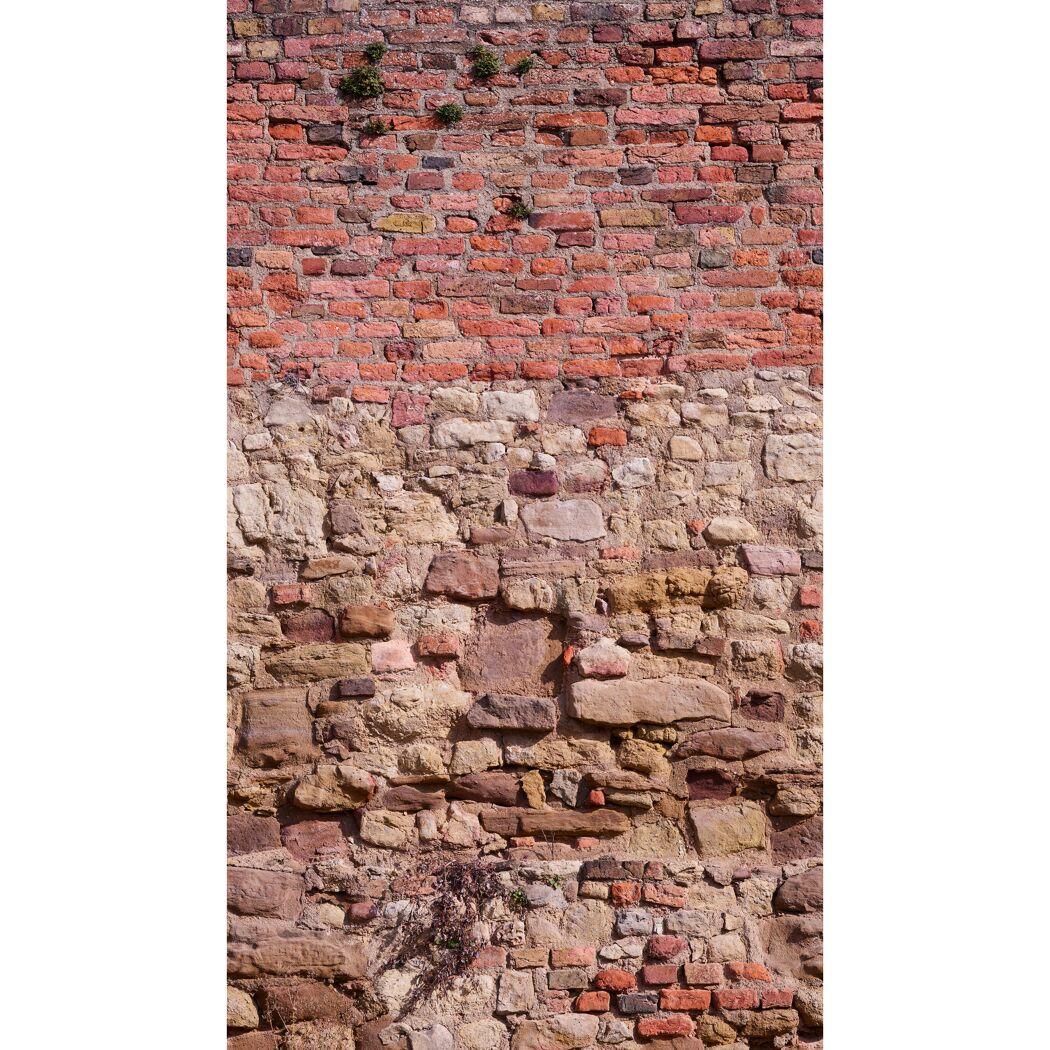 Alte Stein- und Backsteinmauer
